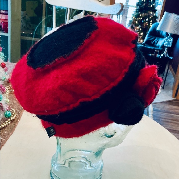 Made in Germany Women’s Red and Black Wool Blend Winter Hat With Roses Size L-XL - Picture 7 of 13